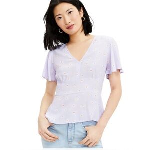 LOFT FLUTTER SLEEVE VNECK LIGHT PURPLE WITH DAISY PRINT PEPLUM TOP SIZE 2 NWT